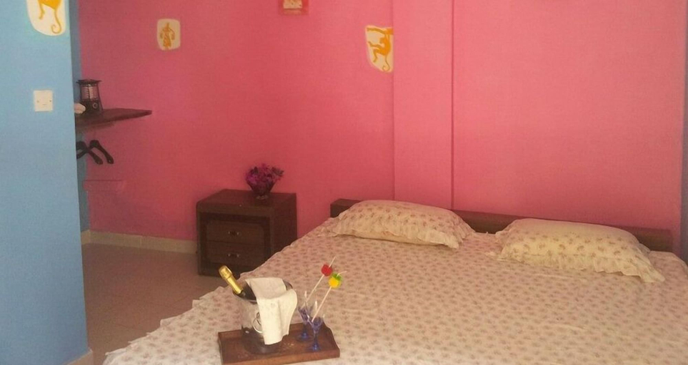 Bedroom 2, A La Casa, Kombo Saint Mary