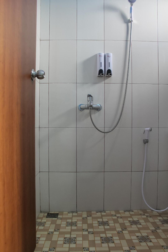 Bathroom, The Arsy Syariah Guest House, Tasikmalaya