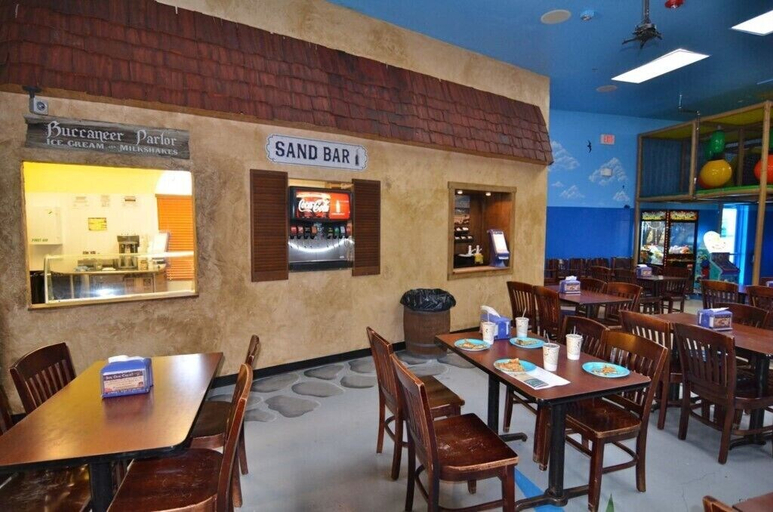 Food & Drinks 4, Regal Palms IHR 4078, Polk