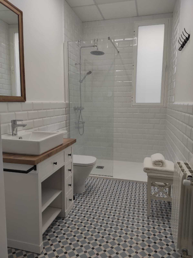 Bathroom 3, Apartamentos Petronila 1881, Badajoz