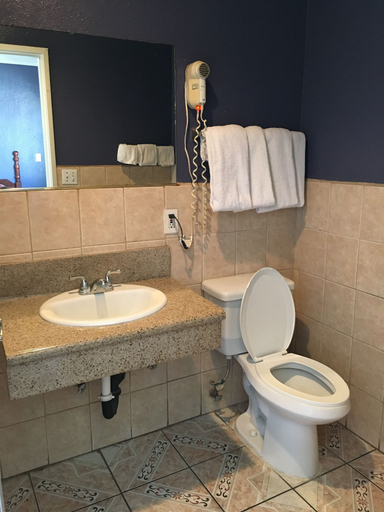 Bathroom 4, Hyde Park, Los Angeles