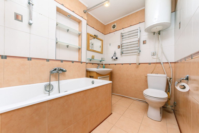 Bathroom 2, Apartments Kreshchatik 17-39, Shevchenkivs'kyi