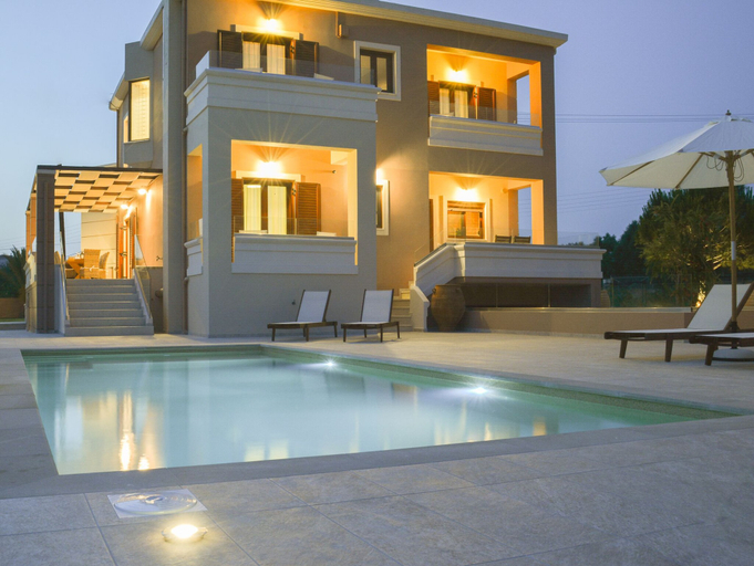 Exterior & Views 2, Private Pool Luxurious Villa with Parking & BBQ, Crete