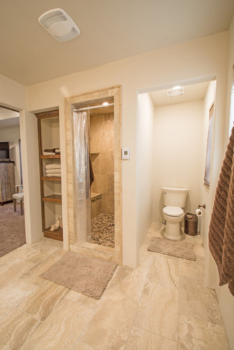 Bathroom 3, Lucky 8 Luxury Home, Colfax