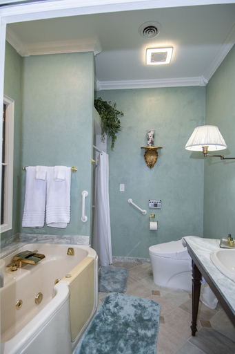 Bathroom 4, Inntiquity A Country Inn, Cass
