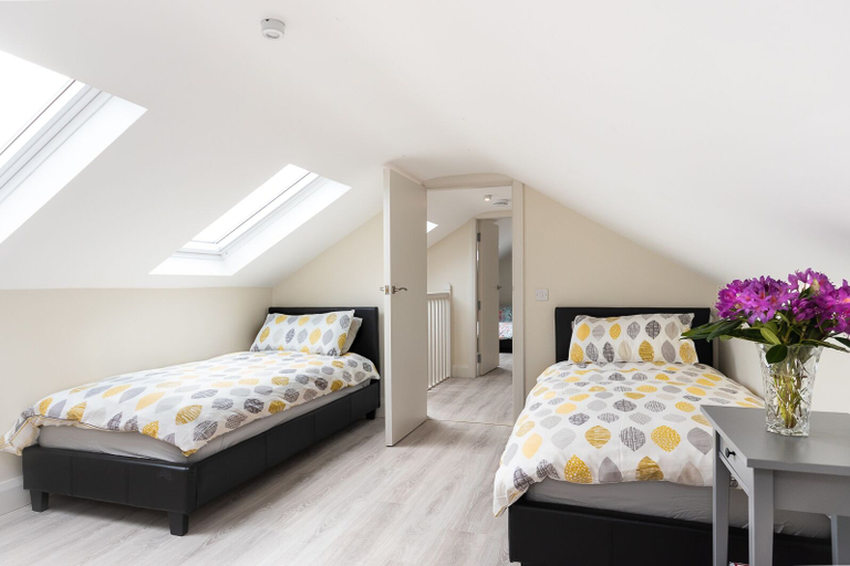 Bedroom 2, Bay View House