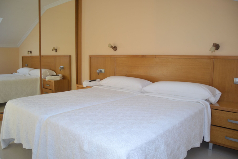 Bedroom 3, Hotel La Ribera, Asturias