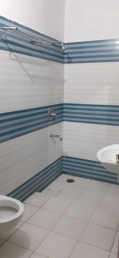 Bathroom 3, Hotel Holiday Comfort - 800 mts from Jallianwala Bagh, Amritsar, Amritsar