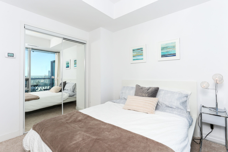 Bedroom 3, Platinum Suites - Incredible CN Tower View, Toronto