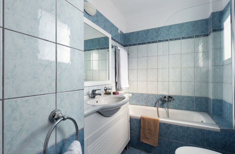 Bathroom 3, Ammoudia Maisonettes, Ionian Islands