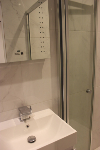 Bathroom 3, MD Luxury Apartment, London