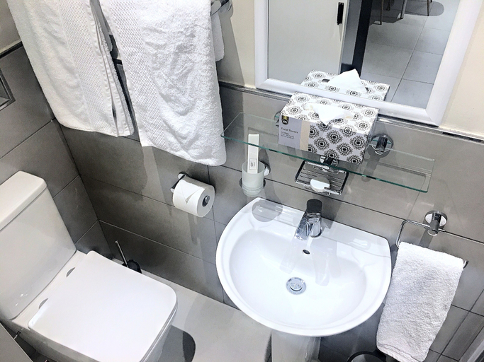 Bathroom 4, Selton Guest House, City of Cape Town