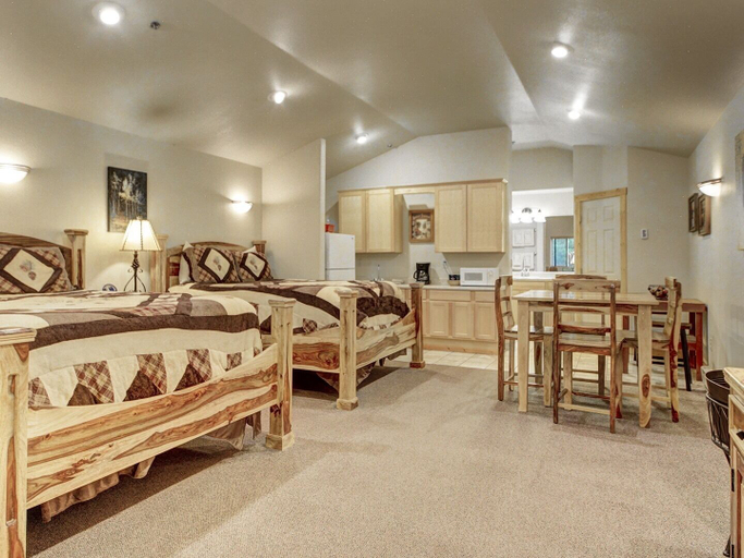 Bedroom 3, Eagle Fire Lodge & Cabins, Teller