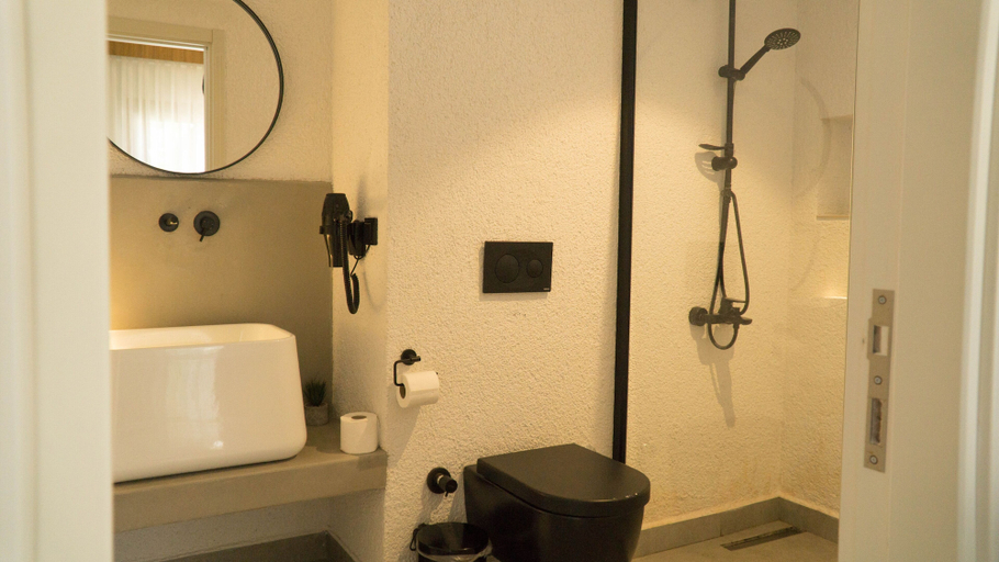 Bathroom 5, Alp Suites Mandalin, Ula