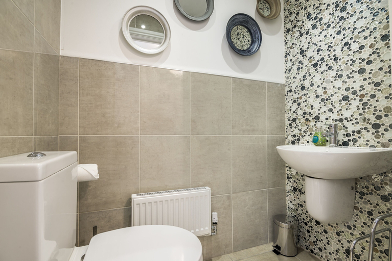 Bathroom 4, Milford Street - 5 Bed - Saundersfoot, Pembrokeshire