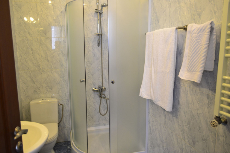 Bathroom 4, Ariana Family Hotel
