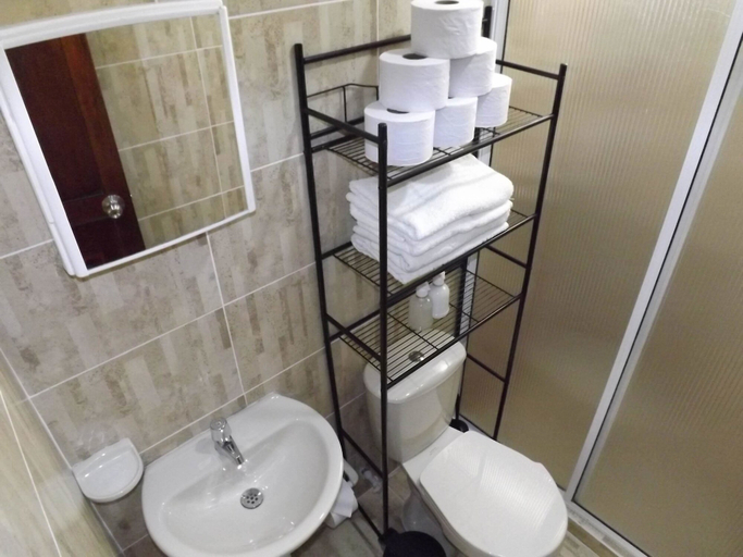 Bathroom, Edificio Angelo, Cartago