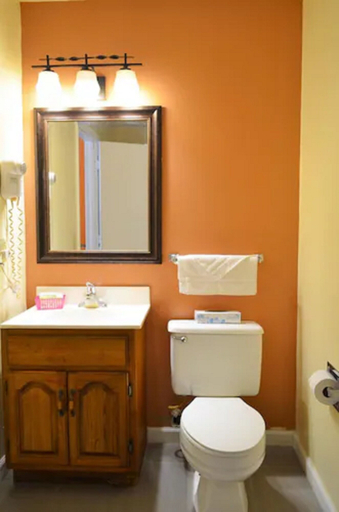Bathroom 3, Enfield Inn, Hartford