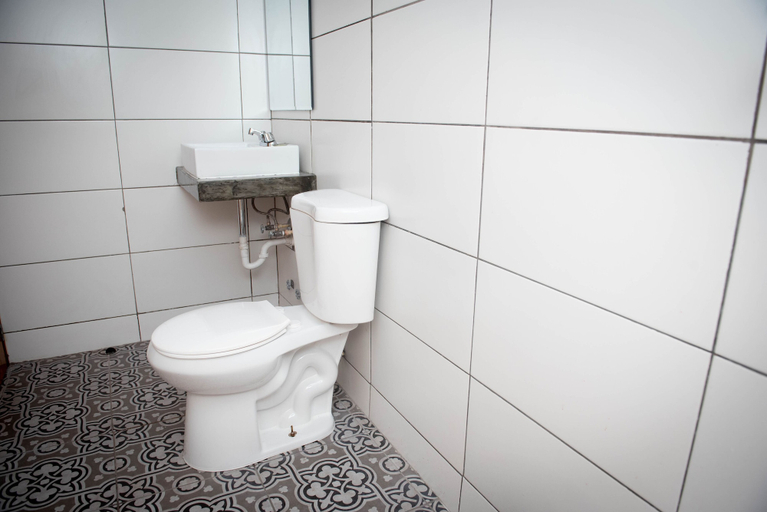 Bathroom 4, Canova, Panamá