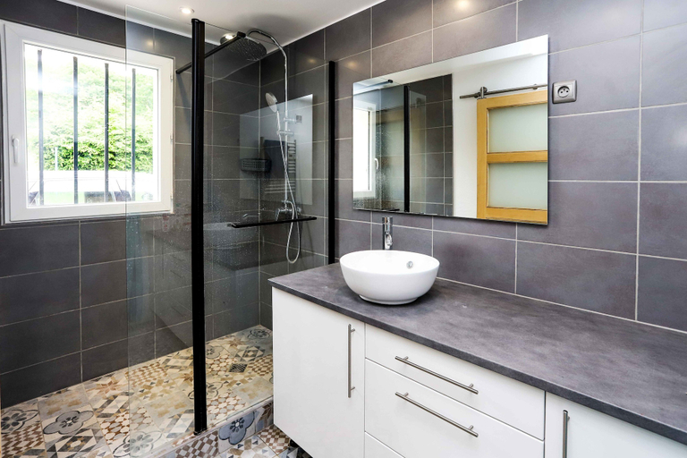 Bathroom, Domaine du Dessiert, Nièvre