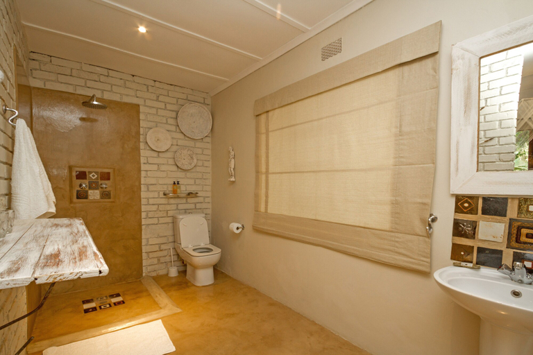 Bathroom 5, Bayete Guest Lodge, Hwange