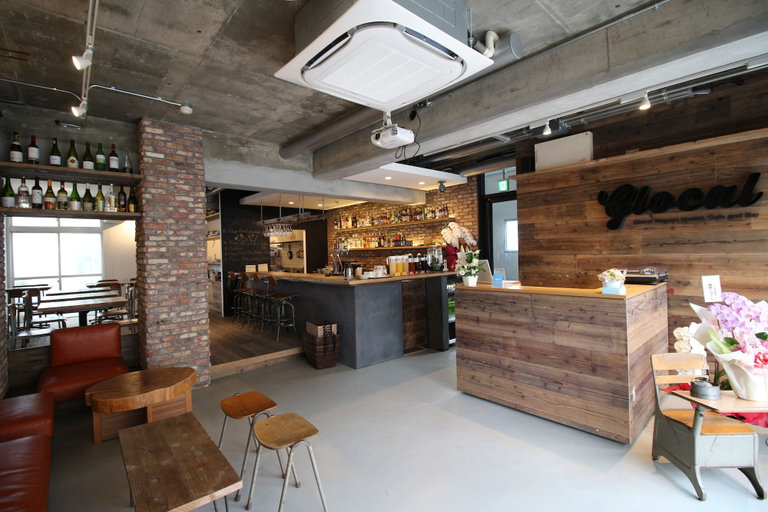 Food & Drinks