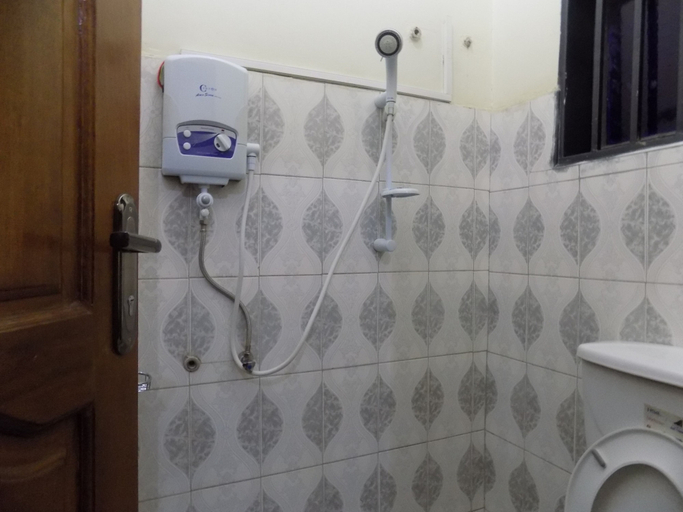 Bathroom 3, Japs Motel Mbarara, Kashari