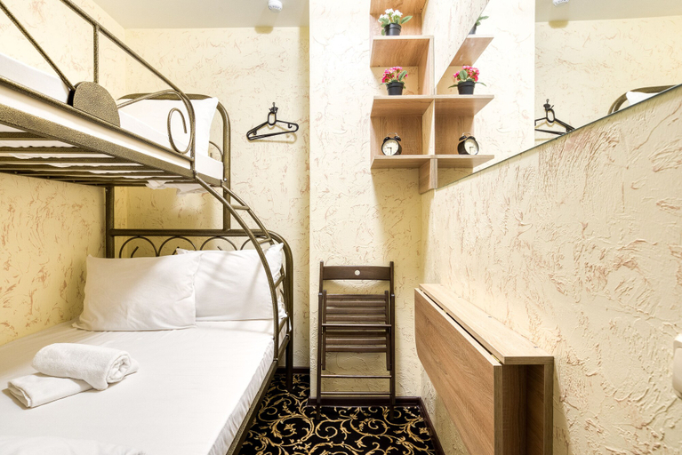 Bedroom 3, Winterfell Kurskaya Station, Central