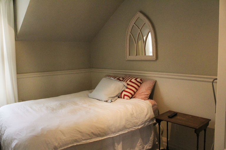 Bedroom 3, The Bishop Stays, Toronto