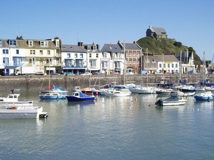 Exterior & Views 2, Seagulls Loft, Devon
