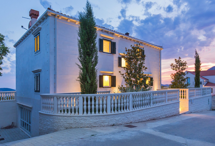 Exterior & Views 2, Villa Touran, Pojezerje