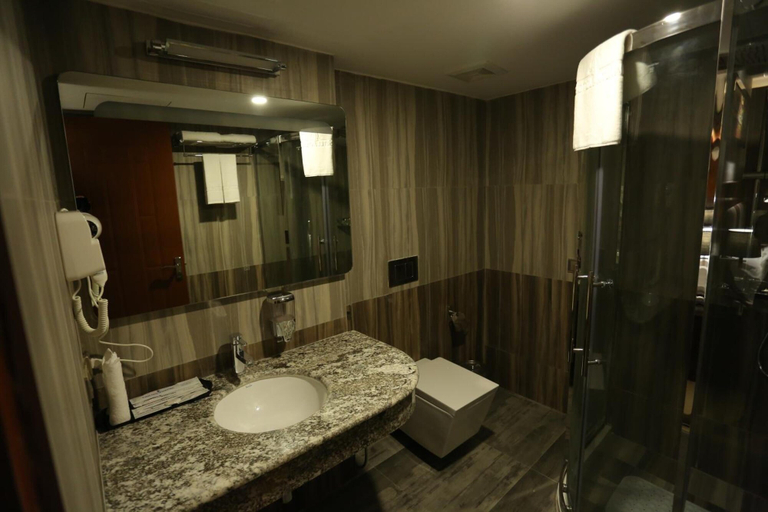 Bathroom 3, Zabeer Hotel International, Jessore