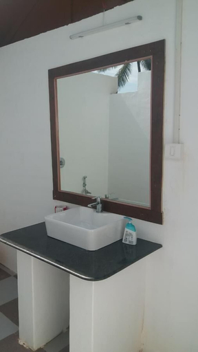 Bathroom 4, Madhu Beach Huts, South Goa