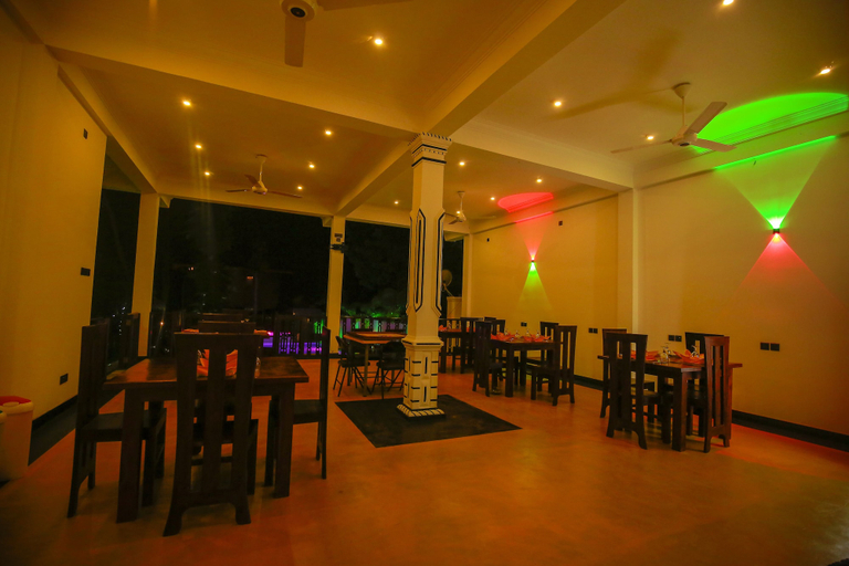 Food & Drinks 5, Hotel River Front, Thissamaharama