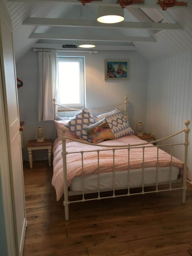 Bedroom 2, Sandown Cottage, Cornwall