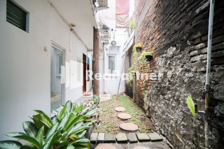 Others 5, Griya Sawamah Syariah Mitra RedDoorz, Central Jakarta