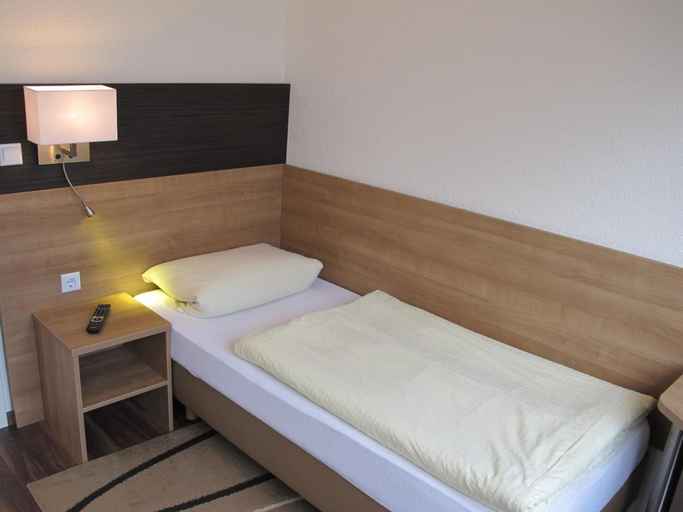 Bedroom 4, Landgasthof Löwen, Tübingen