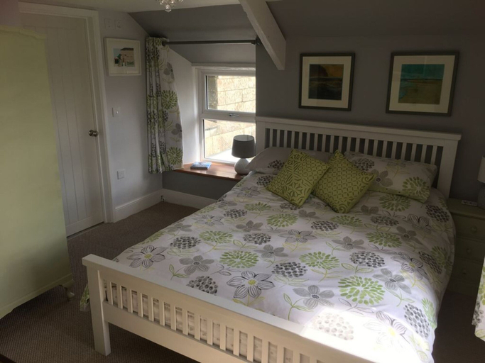 Bedroom 2, Sandown Cottage, Cornwall