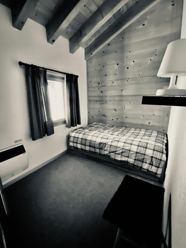 Bedroom, Gunneheim Antares, Raron