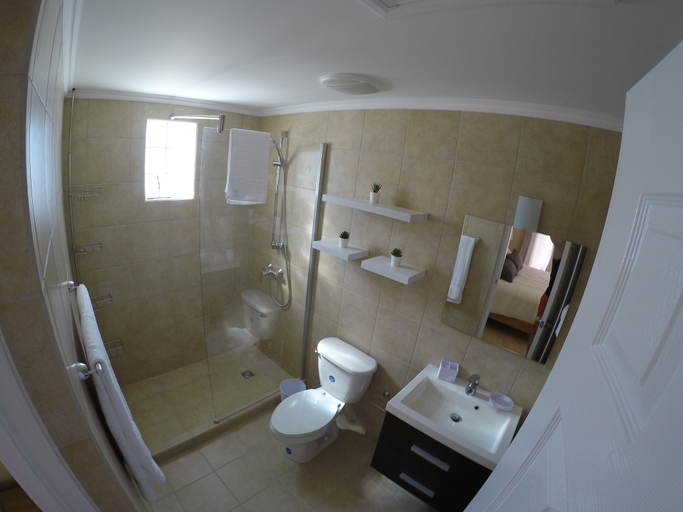 Bathroom 4, Gold Coast - Beautiful 2 Bedroom Town House