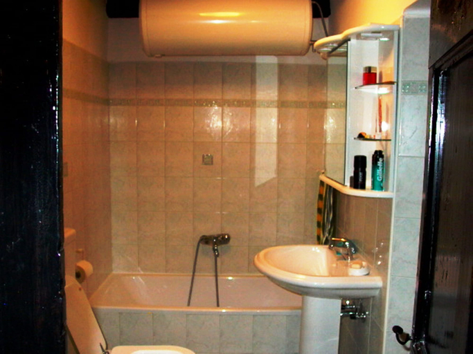 Bathroom, Stone House Heitzler, Grožnjan