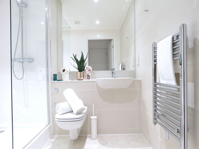 Bathroom 3, Tudors eSuite Grand Central Aparthotel, Birmingham