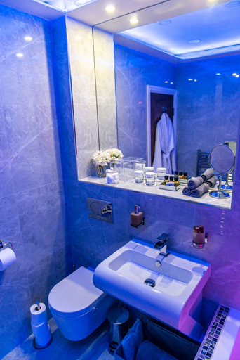 Bathroom 3, Velmora Suites Bradford, Bradford