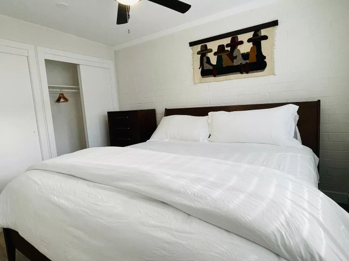 Bedroom 3, Walkable OTS Mid Century Condo-Pool, Maricopa