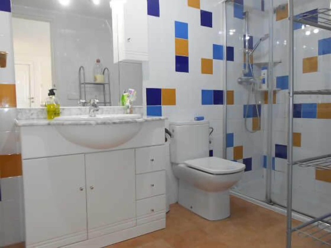 Bathroom, Apartamento Politur M-72, Girona