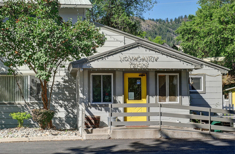 Exterior & Views 2, Idle A While Cabins, Okanogan