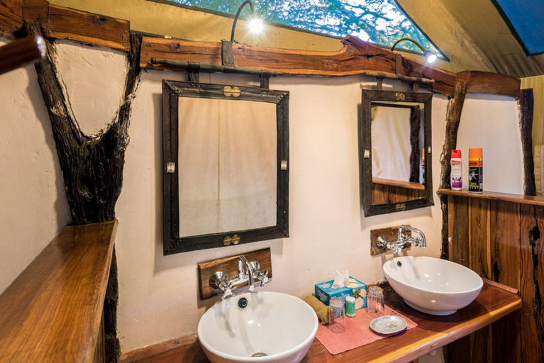 Bathroom 3, Instinct of the Mara, Kilgoris