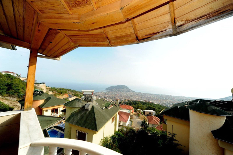 Balcony view, Emre Bektas Vilları 2, Alanya