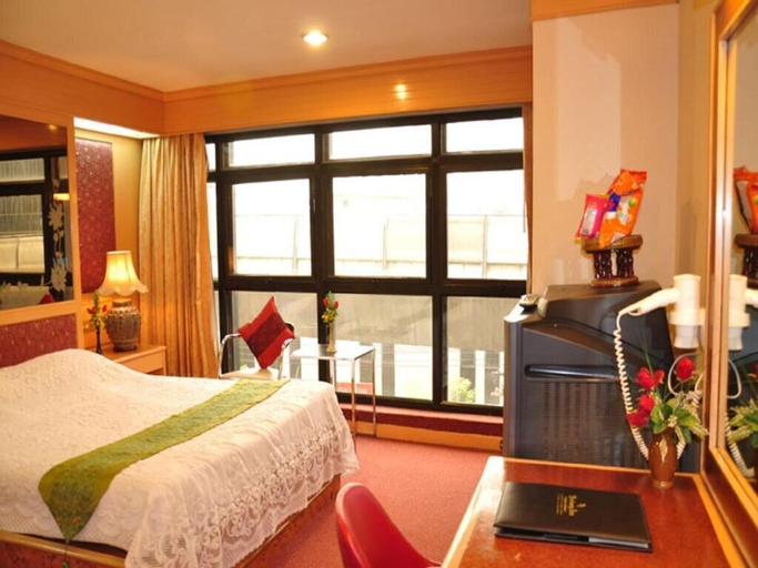 Bedroom 2, Parkway Inn, Khlong Toey