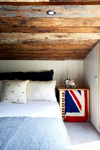 Bedroom 2, Extraordinary Huts, East Sussex
